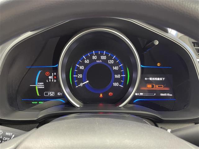 フィットハイブリッド Ｆパッケージ　純正ナビ　バックカメラ　ＥＴＣ　前後ドラレコ　フルセグＴＶ　ＨＩＤヘッドライト　ライトリベライザー　ＵＳＢ入力端子　プッシュスタートボタン　スマートキー　ステアリングスイッチ　横滑り防止装置　禁煙車（20枚目）