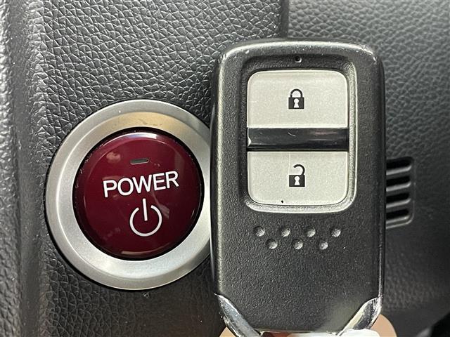 フィットハイブリッド Ｆパッケージ　純正ナビ　バックカメラ　ＥＴＣ　前後ドラレコ　フルセグＴＶ　ＨＩＤヘッドライト　ライトリベライザー　ＵＳＢ入力端子　プッシュスタートボタン　スマートキー　ステアリングスイッチ　横滑り防止装置　禁煙車（23枚目）