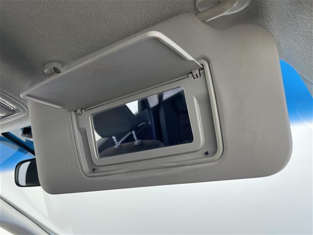 フィットハイブリッド Ｆパッケージ　純正ナビ　バックカメラ　ＥＴＣ　前後ドラレコ　フルセグＴＶ　ＨＩＤヘッドライト　ライトリベライザー　ＵＳＢ入力端子　プッシュスタートボタン　スマートキー　ステアリングスイッチ　横滑り防止装置　禁煙車（24枚目）