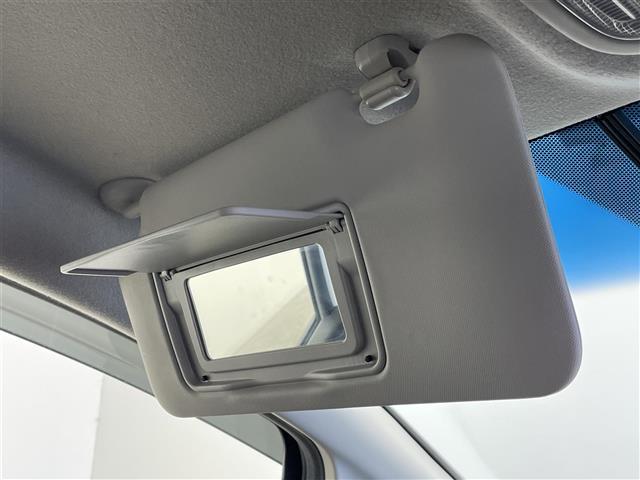 フィットハイブリッド Ｆパッケージ　純正ナビ　バックカメラ　ＥＴＣ　前後ドラレコ　フルセグＴＶ　ＨＩＤヘッドライト　ライトリベライザー　ＵＳＢ入力端子　プッシュスタートボタン　スマートキー　ステアリングスイッチ　横滑り防止装置　禁煙車（25枚目）