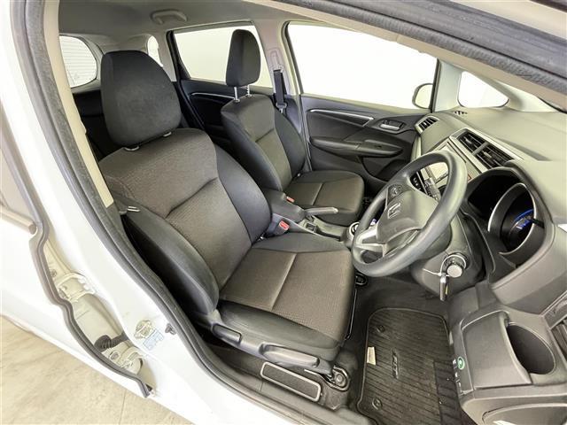 フィットハイブリッド Ｆパッケージ　純正ナビ　バックカメラ　ＥＴＣ　前後ドラレコ　フルセグＴＶ　ＨＩＤヘッドライト　ライトリベライザー　ＵＳＢ入力端子　プッシュスタートボタン　スマートキー　ステアリングスイッチ　横滑り防止装置　禁煙車（29枚目）