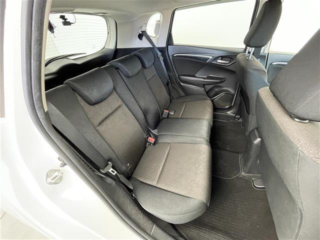 フィットハイブリッド Ｆパッケージ　純正ナビ　バックカメラ　ＥＴＣ　前後ドラレコ　フルセグＴＶ　ＨＩＤヘッドライト　ライトリベライザー　ＵＳＢ入力端子　プッシュスタートボタン　スマートキー　ステアリングスイッチ　横滑り防止装置　禁煙車（32枚目）