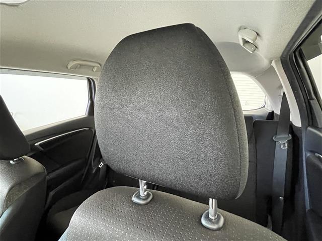 フィットハイブリッド Ｆパッケージ　純正ナビ　バックカメラ　ＥＴＣ　前後ドラレコ　フルセグＴＶ　ＨＩＤヘッドライト　ライトリベライザー　ＵＳＢ入力端子　プッシュスタートボタン　スマートキー　ステアリングスイッチ　横滑り防止装置　禁煙車（34枚目）