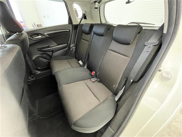 フィットハイブリッド Ｆパッケージ　純正ナビ　バックカメラ　ＥＴＣ　前後ドラレコ　フルセグＴＶ　ＨＩＤヘッドライト　ライトリベライザー　ＵＳＢ入力端子　プッシュスタートボタン　スマートキー　ステアリングスイッチ　横滑り防止装置　禁煙車（36枚目）