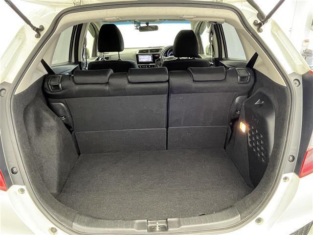 フィットハイブリッド Ｆパッケージ　純正ナビ　バックカメラ　ＥＴＣ　前後ドラレコ　フルセグＴＶ　ＨＩＤヘッドライト　ライトリベライザー　ＵＳＢ入力端子　プッシュスタートボタン　スマートキー　ステアリングスイッチ　横滑り防止装置　禁煙車（39枚目）