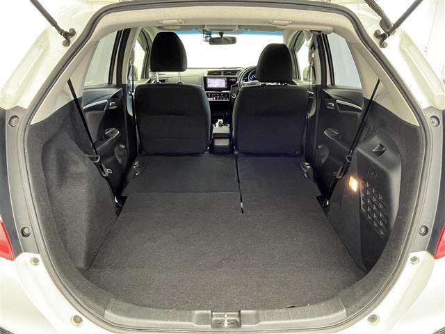 フィットハイブリッド Ｆパッケージ　純正ナビ　バックカメラ　ＥＴＣ　前後ドラレコ　フルセグＴＶ　ＨＩＤヘッドライト　ライトリベライザー　ＵＳＢ入力端子　プッシュスタートボタン　スマートキー　ステアリングスイッチ　横滑り防止装置　禁煙車（40枚目）