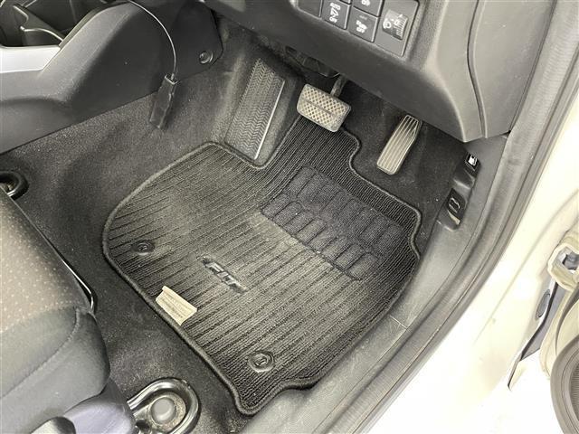 フィットハイブリッド Ｆパッケージ　純正ナビ　バックカメラ　ＥＴＣ　前後ドラレコ　フルセグＴＶ　ＨＩＤヘッドライト　ライトリベライザー　ＵＳＢ入力端子　プッシュスタートボタン　スマートキー　ステアリングスイッチ　横滑り防止装置　禁煙車（44枚目）