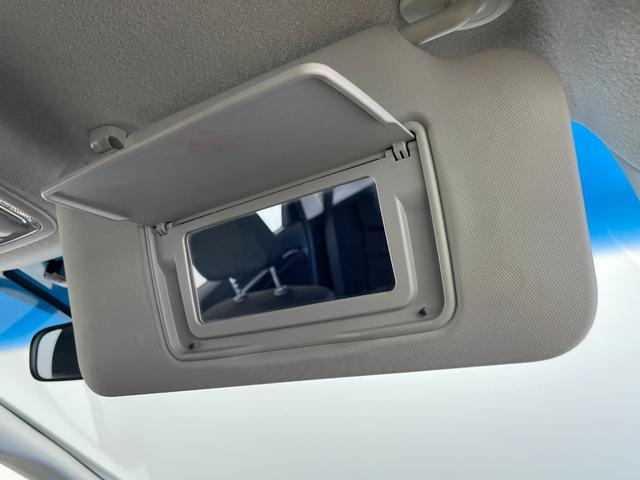 フィットハイブリッド Ｆパッケージ　純正ナビ　バックカメラ　ＥＴＣ　前後ドラレコ　フルセグＴＶ　ＨＩＤヘッドライト　ライトリベライザー　ＵＳＢ入力端子　プッシュスタートボタン　スマートキー　ステアリングスイッチ　横滑り防止装置　禁煙車（45枚目）