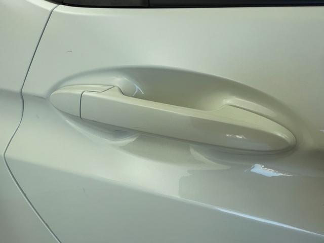 フィットハイブリッド Ｆパッケージ　純正ナビ　バックカメラ　ＥＴＣ　前後ドラレコ　フルセグＴＶ　ＨＩＤヘッドライト　ライトリベライザー　ＵＳＢ入力端子　プッシュスタートボタン　スマートキー　ステアリングスイッチ　横滑り防止装置　禁煙車（62枚目）