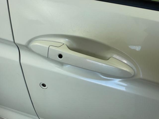 フィットハイブリッド Ｆパッケージ　純正ナビ　バックカメラ　ＥＴＣ　前後ドラレコ　フルセグＴＶ　ＨＩＤヘッドライト　ライトリベライザー　ＵＳＢ入力端子　プッシュスタートボタン　スマートキー　ステアリングスイッチ　横滑り防止装置　禁煙車（63枚目）