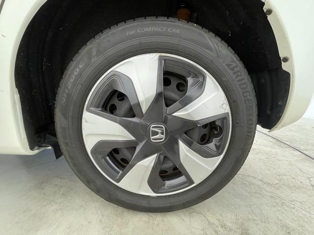 フィットハイブリッド Ｆパッケージ　純正ナビ　バックカメラ　ＥＴＣ　前後ドラレコ　フルセグＴＶ　ＨＩＤヘッドライト　ライトリベライザー　ＵＳＢ入力端子　プッシュスタートボタン　スマートキー　ステアリングスイッチ　横滑り防止装置　禁煙車（68枚目）