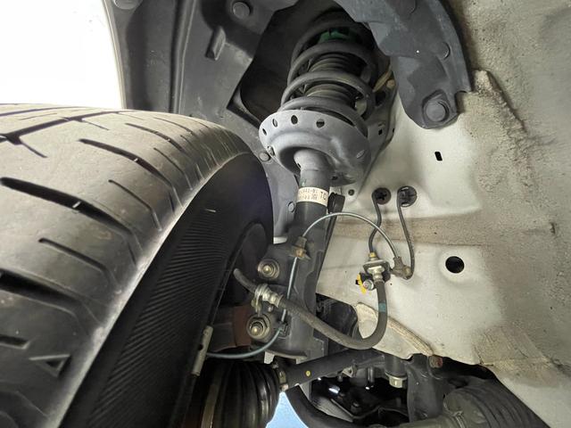 フィットハイブリッド Ｆパッケージ　純正ナビ　バックカメラ　ＥＴＣ　前後ドラレコ　フルセグＴＶ　ＨＩＤヘッドライト　ライトリベライザー　ＵＳＢ入力端子　プッシュスタートボタン　スマートキー　ステアリングスイッチ　横滑り防止装置　禁煙車（72枚目）