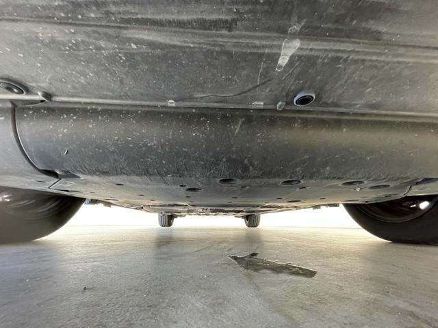 フィットハイブリッド Ｆパッケージ　純正ナビ　バックカメラ　ＥＴＣ　前後ドラレコ　フルセグＴＶ　ＨＩＤヘッドライト　ライトリベライザー　ＵＳＢ入力端子　プッシュスタートボタン　スマートキー　ステアリングスイッチ　横滑り防止装置　禁煙車（74枚目）