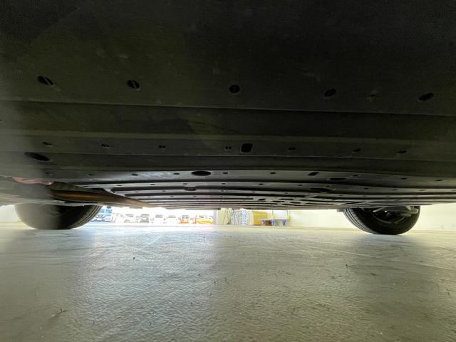 フィットハイブリッド Ｆパッケージ　純正ナビ　バックカメラ　ＥＴＣ　前後ドラレコ　フルセグＴＶ　ＨＩＤヘッドライト　ライトリベライザー　ＵＳＢ入力端子　プッシュスタートボタン　スマートキー　ステアリングスイッチ　横滑り防止装置　禁煙車（76枚目）