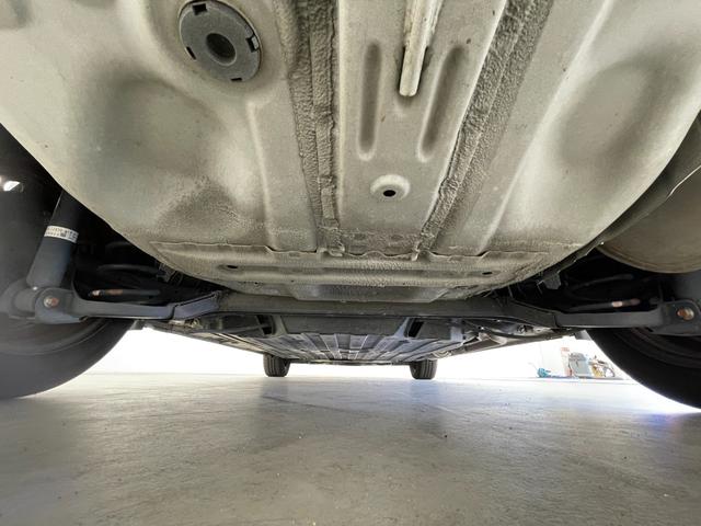 フィットハイブリッド Ｆパッケージ　純正ナビ　バックカメラ　ＥＴＣ　前後ドラレコ　フルセグＴＶ　ＨＩＤヘッドライト　ライトリベライザー　ＵＳＢ入力端子　プッシュスタートボタン　スマートキー　ステアリングスイッチ　横滑り防止装置　禁煙車（77枚目）