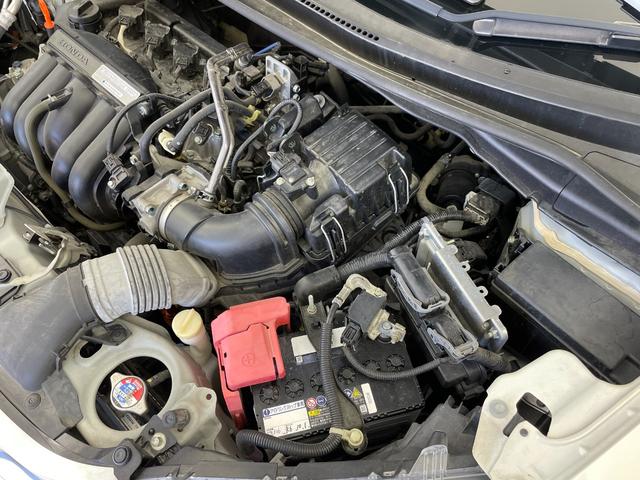 フィットハイブリッド Ｆパッケージ　純正ナビ　バックカメラ　ＥＴＣ　前後ドラレコ　フルセグＴＶ　ＨＩＤヘッドライト　ライトリベライザー　ＵＳＢ入力端子　プッシュスタートボタン　スマートキー　ステアリングスイッチ　横滑り防止装置　禁煙車（79枚目）