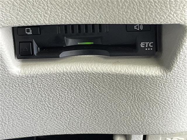 シエンタ Ｇ　純正７インチナビ　両側パワースライドドア　ヘッドライトレベライザー　前後ドライブレコーダー　ビルトインＥＴＣ２．０　シートヒーター　オートエアコン　ウォークスルー　プッシュスタート　スマートキー（5枚目）