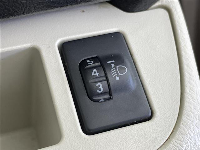 シエンタ Ｇ　純正７インチナビ　両側パワースライドドア　ヘッドライトレベライザー　前後ドライブレコーダー　ビルトインＥＴＣ２．０　シートヒーター　オートエアコン　ウォークスルー　プッシュスタート　スマートキー（10枚目）