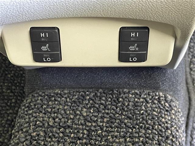 シエンタ Ｇ　純正７インチナビ　両側パワースライドドア　ヘッドライトレベライザー　前後ドライブレコーダー　ビルトインＥＴＣ２．０　シートヒーター　オートエアコン　ウォークスルー　プッシュスタート　スマートキー（12枚目）