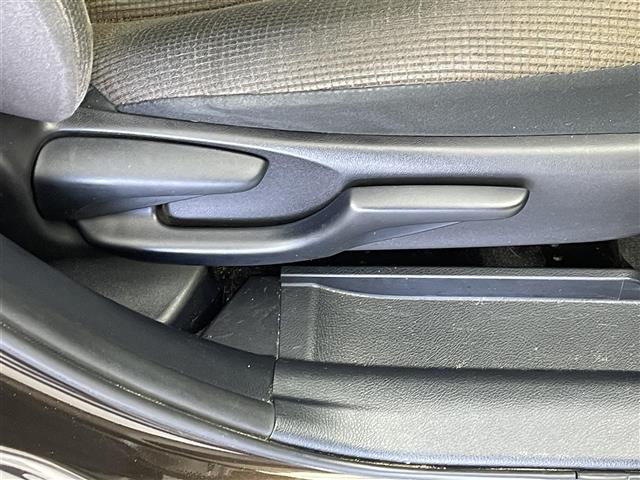 シエンタ Ｇ　純正７インチナビ　両側パワースライドドア　ヘッドライトレベライザー　前後ドライブレコーダー　ビルトインＥＴＣ２．０　シートヒーター　オートエアコン　ウォークスルー　プッシュスタート　スマートキー（15枚目）