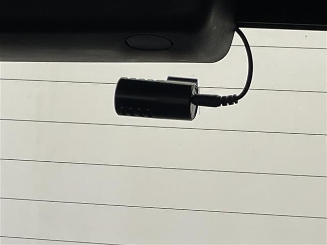 シエンタ Ｇ　純正７インチナビ　両側パワースライドドア　ヘッドライトレベライザー　前後ドライブレコーダー　ビルトインＥＴＣ２．０　シートヒーター　オートエアコン　ウォークスルー　プッシュスタート　スマートキー（18枚目）