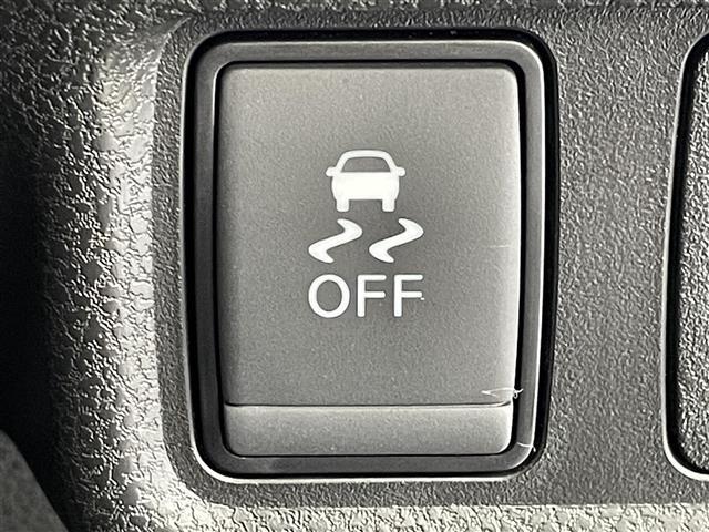 ノート ｅ－パワー　メダリスト　純正７インチＳＤナビ　ステアリングスイッチ　デジタルインナーミラー　アラウンドビューモニター　社外ドライブっレコーダー　フォグライト　ＬＥＤライト　オートライト　電格ミラー　Ｐスタート　スマートキー（10枚目）