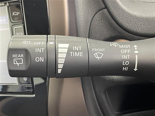 ノート ｅ－パワー　メダリスト　純正７インチＳＤナビ　ステアリングスイッチ　デジタルインナーミラー　アラウンドビューモニター　社外ドライブっレコーダー　フォグライト　ＬＥＤライト　オートライト　電格ミラー　Ｐスタート　スマートキー（13枚目）