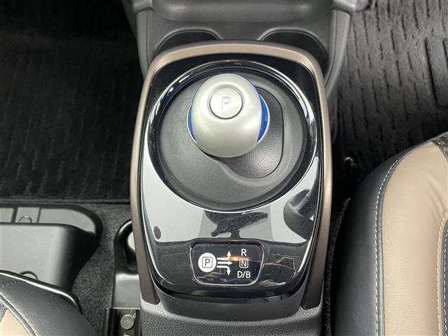 ノート ｅ－パワー　メダリスト　純正７インチＳＤナビ　ステアリングスイッチ　デジタルインナーミラー　アラウンドビューモニター　社外ドライブっレコーダー　フォグライト　ＬＥＤライト　オートライト　電格ミラー　Ｐスタート　スマートキー（17枚目）