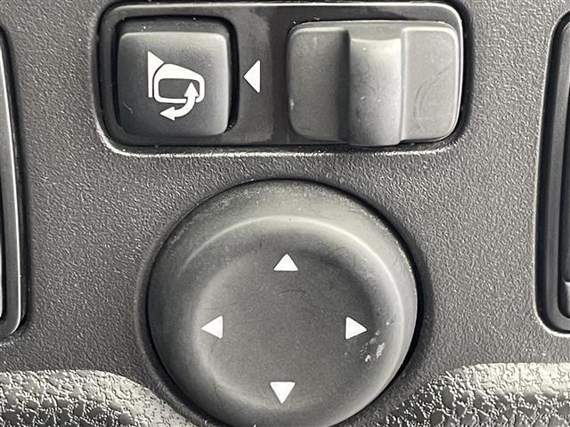 ノート ｅ－パワー　メダリスト　純正７インチＳＤナビ　ステアリングスイッチ　デジタルインナーミラー　アラウンドビューモニター　社外ドライブっレコーダー　フォグライト　ＬＥＤライト　オートライト　電格ミラー　Ｐスタート　スマートキー（21枚目）