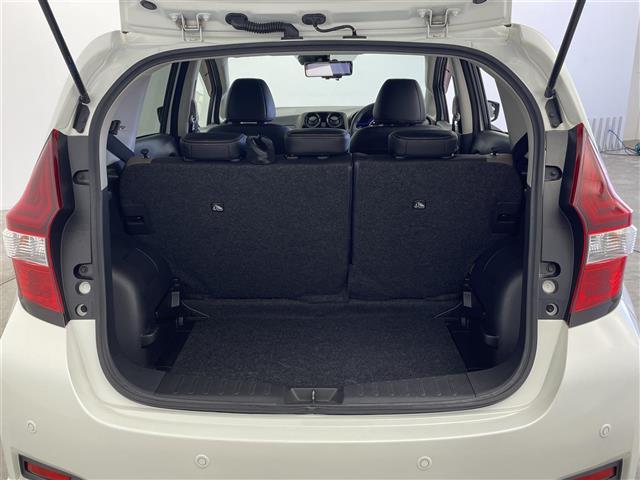 ノート ｅ－パワー　メダリスト　純正７インチＳＤナビ　ステアリングスイッチ　デジタルインナーミラー　アラウンドビューモニター　社外ドライブっレコーダー　フォグライト　ＬＥＤライト　オートライト　電格ミラー　Ｐスタート　スマートキー（28枚目）