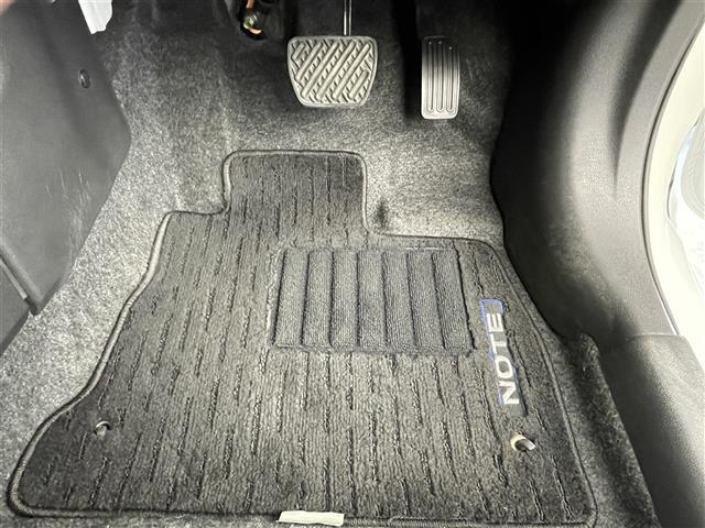 ノート ｅ－パワー　メダリスト　純正７インチＳＤナビ　ステアリングスイッチ　デジタルインナーミラー　アラウンドビューモニター　社外ドライブっレコーダー　フォグライト　ＬＥＤライト　オートライト　電格ミラー　Ｐスタート　スマートキー（29枚目）