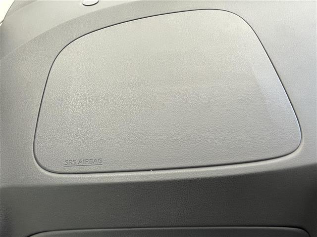 ノート ｅ－パワー　メダリスト　純正７インチＳＤナビ　ステアリングスイッチ　デジタルインナーミラー　アラウンドビューモニター　社外ドライブっレコーダー　フォグライト　ＬＥＤライト　オートライト　電格ミラー　Ｐスタート　スマートキー（30枚目）