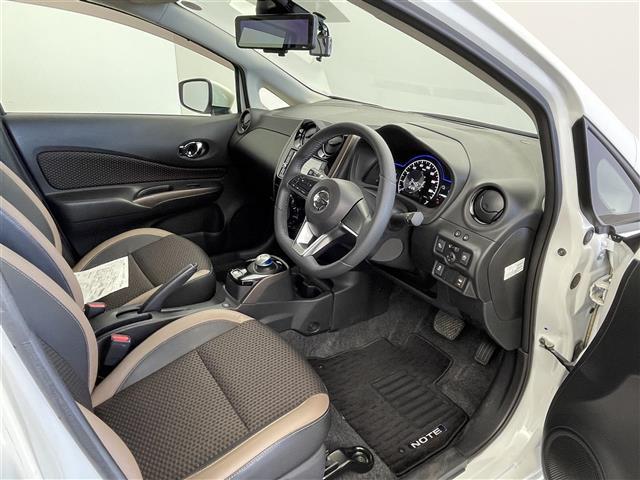 ノート ｅ－パワー　メダリスト　純正７インチＳＤナビ　ステアリングスイッチ　デジタルインナーミラー　アラウンドビューモニター　社外ドライブっレコーダー　フォグライト　ＬＥＤライト　オートライト　電格ミラー　Ｐスタート　スマートキー（31枚目）