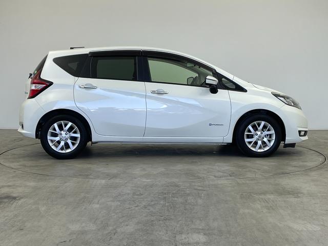 ノート ｅ－パワー　メダリスト　純正７インチＳＤナビ　ステアリングスイッチ　デジタルインナーミラー　アラウンドビューモニター　社外ドライブっレコーダー　フォグライト　ＬＥＤライト　オートライト　電格ミラー　Ｐスタート　スマートキー（52枚目）