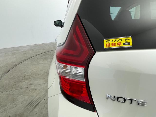 ノート ｅ－パワー　メダリスト　純正７インチＳＤナビ　ステアリングスイッチ　デジタルインナーミラー　アラウンドビューモニター　社外ドライブっレコーダー　フォグライト　ＬＥＤライト　オートライト　電格ミラー　Ｐスタート　スマートキー（65枚目）