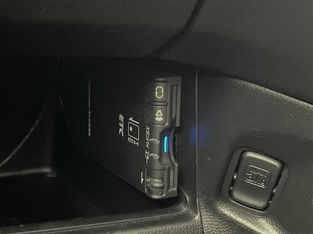 Ｎ－ＯＮＥ プレミアム　ツアラー　ＳＳパッケージ　純正ナビ　バックカメラ　ＥＴＣ　シートヒーター　クルーズコントロール　パドルシフト　純正アルミホイール　ＬＥＤヘッドライト　オートライト　衝突被害軽減ブレーキ　スマートキー　革巻きステアリング　禁煙車（6枚目）