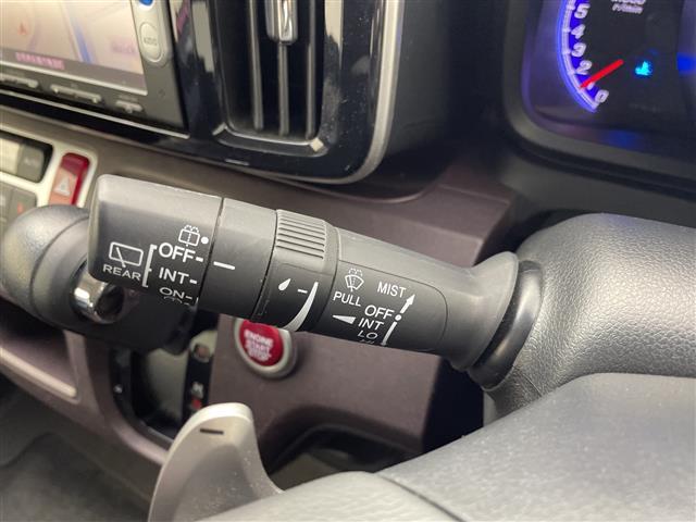 Ｎ－ＯＮＥ プレミアム　ツアラー　ＳＳパッケージ　純正ナビ　バックカメラ　ＥＴＣ　シートヒーター　クルーズコントロール　パドルシフト　純正アルミホイール　ＬＥＤヘッドライト　オートライト　衝突被害軽減ブレーキ　スマートキー　革巻きステアリング　禁煙車（17枚目）