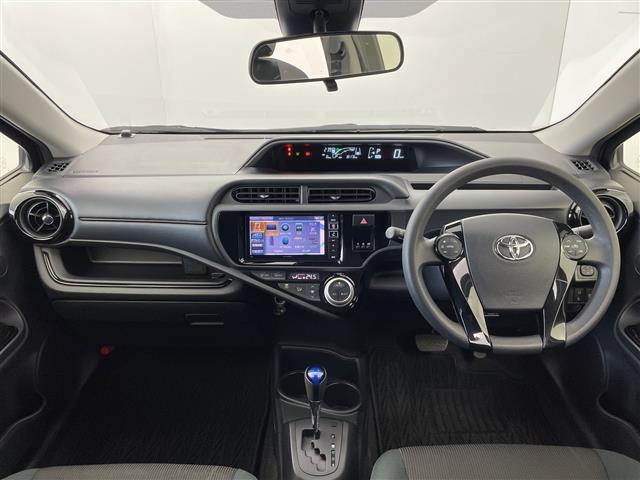 アクア Ｓ　スタイルブラック　純正ナビ　バックカメラ　フルセグＴＶ　ビルトインＥＴＣ　衝突被害軽減ブレーキ　レーンアシスト　オートマチックハイビーム　スマートキー　プッシュスタートボタン　フロアマット　横滑り防止装置　禁煙車（2枚目）