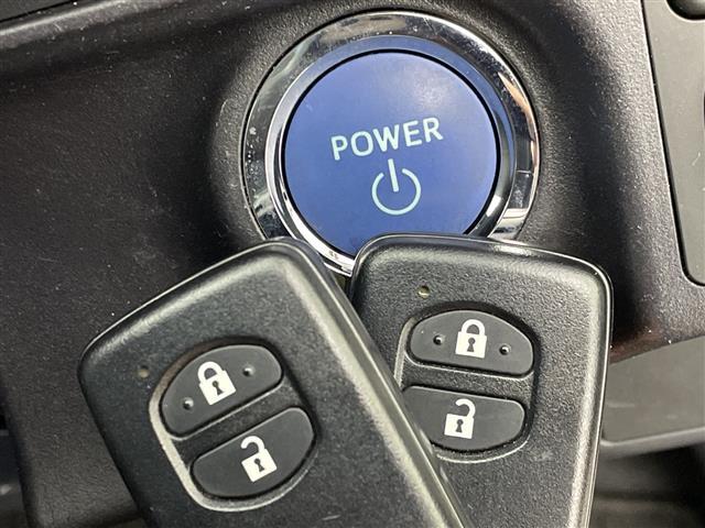 アクア Ｓ　スタイルブラック　純正ナビ　バックカメラ　フルセグＴＶ　ビルトインＥＴＣ　衝突被害軽減ブレーキ　レーンアシスト　オートマチックハイビーム　スマートキー　プッシュスタートボタン　フロアマット　横滑り防止装置　禁煙車（7枚目）