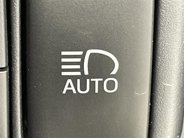 アクア Ｓ　スタイルブラック　純正ナビ　バックカメラ　フルセグＴＶ　ビルトインＥＴＣ　衝突被害軽減ブレーキ　レーンアシスト　オートマチックハイビーム　スマートキー　プッシュスタートボタン　フロアマット　横滑り防止装置　禁煙車（10枚目）