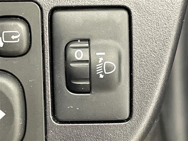 アクア Ｓ　スタイルブラック　純正ナビ　バックカメラ　フルセグＴＶ　ビルトインＥＴＣ　衝突被害軽減ブレーキ　レーンアシスト　オートマチックハイビーム　スマートキー　プッシュスタートボタン　フロアマット　横滑り防止装置　禁煙車（15枚目）