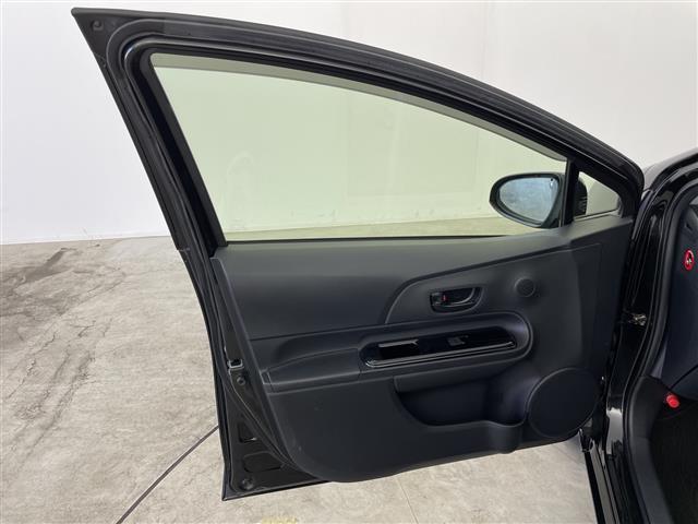 アクア Ｓ　スタイルブラック　純正ナビ　バックカメラ　フルセグＴＶ　ビルトインＥＴＣ　衝突被害軽減ブレーキ　レーンアシスト　オートマチックハイビーム　スマートキー　プッシュスタートボタン　フロアマット　横滑り防止装置　禁煙車（38枚目）