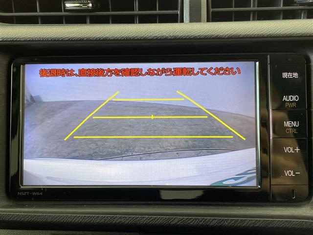 アクア Ｓ　純正ナビ　バックカメラ　フルセグＴＶ　Ｂｌｕｅｔｏｏｔｈ接続　ＥＴＣ　スマートキー　プッシュスタートボタン　オートライト　モデリスタアルミホイール　横滑り防止装置　フロアマット　横滑り防止装置　禁煙車（5枚目）