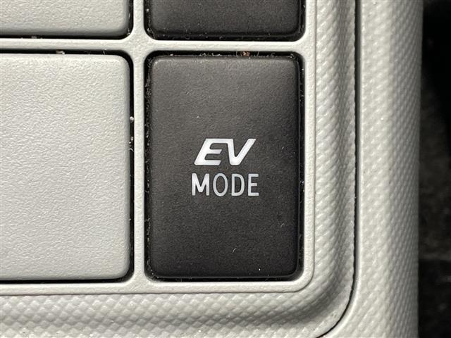 アクア Ｓ　純正ナビ　バックカメラ　フルセグＴＶ　Ｂｌｕｅｔｏｏｔｈ接続　ＥＴＣ　スマートキー　プッシュスタートボタン　オートライト　モデリスタアルミホイール　横滑り防止装置　フロアマット　横滑り防止装置　禁煙車（9枚目）