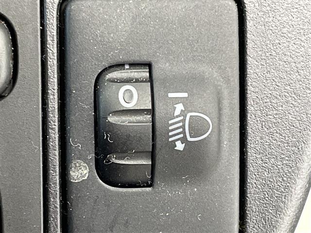 アクア Ｓ　純正ナビ　バックカメラ　フルセグＴＶ　Ｂｌｕｅｔｏｏｔｈ接続　ＥＴＣ　スマートキー　プッシュスタートボタン　オートライト　モデリスタアルミホイール　横滑り防止装置　フロアマット　横滑り防止装置　禁煙車（10枚目）