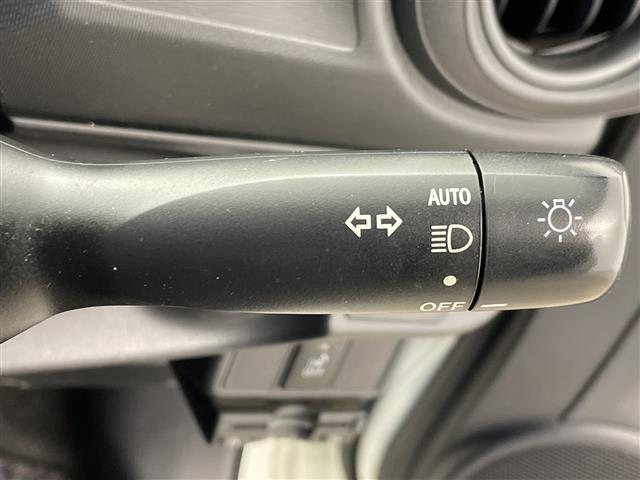 アクア Ｓ　純正ナビ　バックカメラ　フルセグＴＶ　Ｂｌｕｅｔｏｏｔｈ接続　ＥＴＣ　スマートキー　プッシュスタートボタン　オートライト　モデリスタアルミホイール　横滑り防止装置　フロアマット　横滑り防止装置　禁煙車（12枚目）