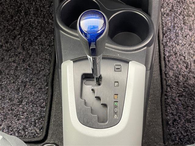 アクア Ｓ　純正ナビ　バックカメラ　フルセグＴＶ　Ｂｌｕｅｔｏｏｔｈ接続　ＥＴＣ　スマートキー　プッシュスタートボタン　オートライト　モデリスタアルミホイール　横滑り防止装置　フロアマット　横滑り防止装置　禁煙車（17枚目）