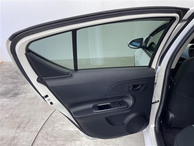 アクア Ｓ　純正ナビ　バックカメラ　フルセグＴＶ　Ｂｌｕｅｔｏｏｔｈ接続　ＥＴＣ　スマートキー　プッシュスタートボタン　オートライト　モデリスタアルミホイール　横滑り防止装置　フロアマット　横滑り防止装置　禁煙車（40枚目）