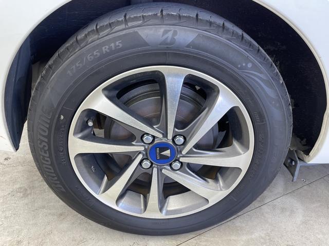 アクア Ｓ　純正ナビ　バックカメラ　フルセグＴＶ　Ｂｌｕｅｔｏｏｔｈ接続　ＥＴＣ　スマートキー　プッシュスタートボタン　オートライト　モデリスタアルミホイール　横滑り防止装置　フロアマット　横滑り防止装置　禁煙車（59枚目）