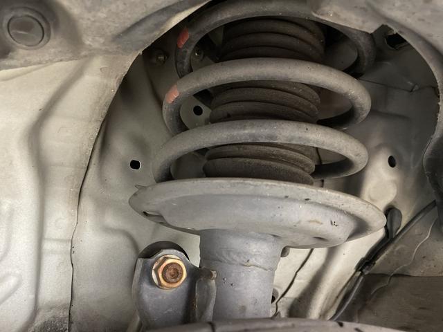 アクア Ｓ　純正ナビ　バックカメラ　フルセグＴＶ　Ｂｌｕｅｔｏｏｔｈ接続　ＥＴＣ　スマートキー　プッシュスタートボタン　オートライト　モデリスタアルミホイール　横滑り防止装置　フロアマット　横滑り防止装置　禁煙車（72枚目）